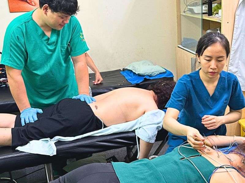 Tri lieu YHCT Châm cứu – điện châm