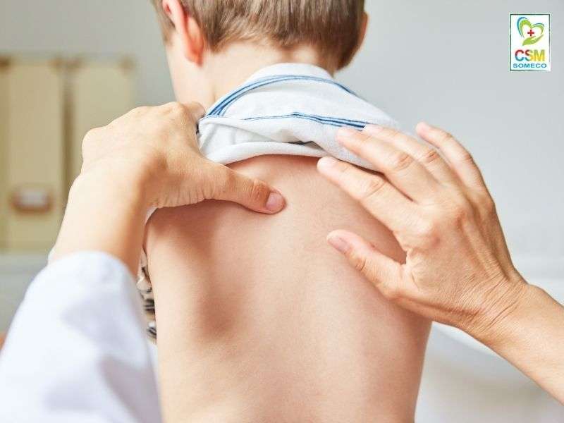 chiropractic cho be khac gi so voi dung thuoc hay vat ly tri lieu Chiropractic cho bé khác gì so với dùng thuốc hay vật lý trị liệu?