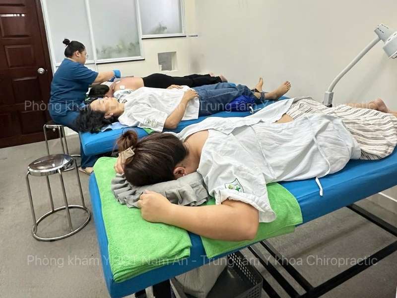 so sanh chiropractic voi cac phuong phap dieu tri pho bien hien nay So sánh chiropractic với các phương pháp điều trị phổ biến hiện nay