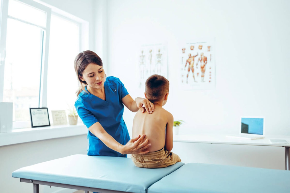 Trẻ Em Và Chiropractic: Nên Hay Không? - Cẩm Nang Cho Phụ Huynh Hiện Đại