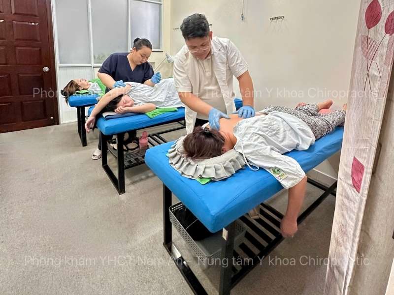 vi sao dan van phong va van dong vien de gap cac van de co xuong khop Vì sao dân văn phòng và vận động viên dễ gặp các vấn đề cơ – xương – khớp?